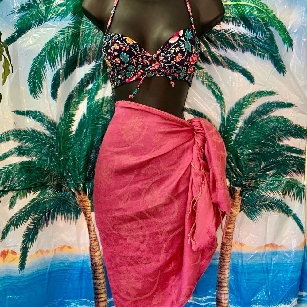 Bikinis   - Picture 2 of 12